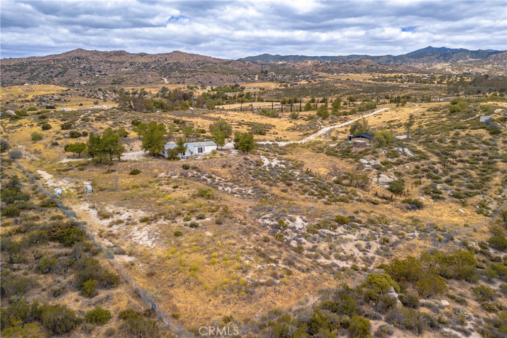 https://media.crmls.org/medias/f279d026-ecc5-46ee-a275-3659fd2eae62.jpg?preset=X-Large