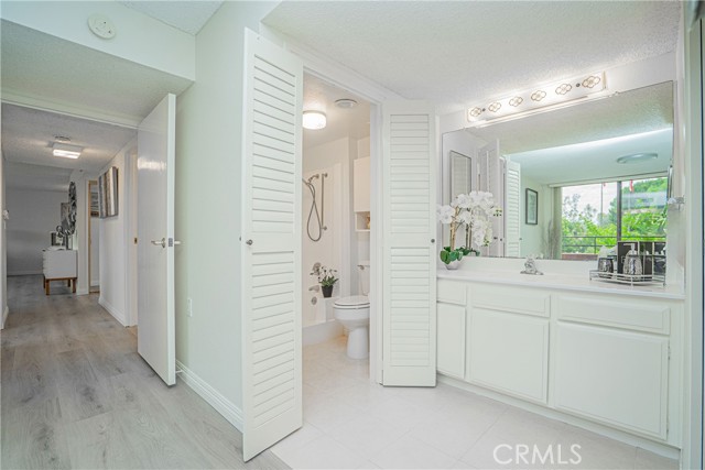 24055 Paseo Del Lago, Laguna Woods CA: https://media.crmls.org/medias/f279fa81-d007-4d84-82f6-ab750a3bac9c.jpg