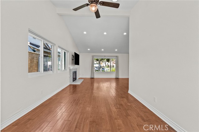 Detail Gallery Image 12 of 40 For 17050 Canvas, Canyon Country,  CA 91387 - 4 Beds | 2 Baths