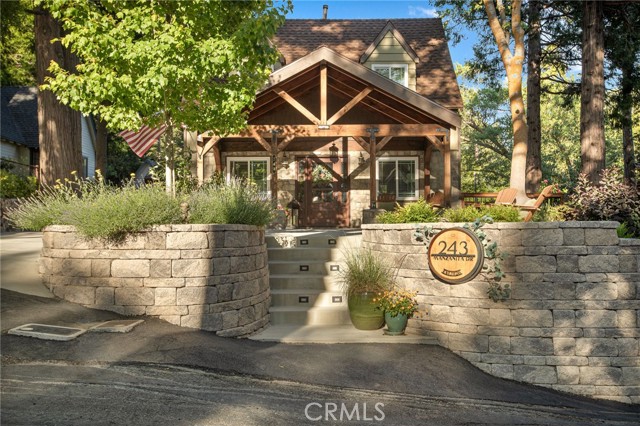 243 Manzanita Drive, Lake Arrowhead CA: https://media.crmls.org/medias/f27a6958-04f1-45ff-ba7c-c4287f507f47.jpg