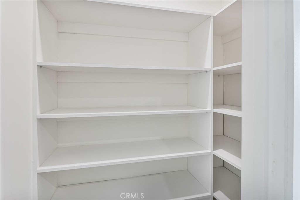 https://media.crmls.org/medias/f27a8ab9-a57d-405d-b1a5-f239a7e223e0.jpg?preset=X-Large