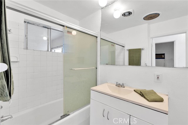 470 E Home Street, Long Beach CA: https://media.crmls.org/medias/f27abc09-cd60-4a4b-ab5a-9205cc78d23e.jpg