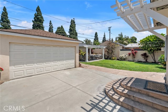 5522 Briercrest Avenue, Lakewood CA: https://media.crmls.org/medias/f27af709-11d4-4c7a-8f57-0f2914c14525.jpg