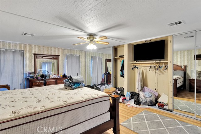 2494 Main Street, Barstow CA: https://media.crmls.org/medias/f27b74dc-9f31-41e1-8bb5-de466c462db9.jpg