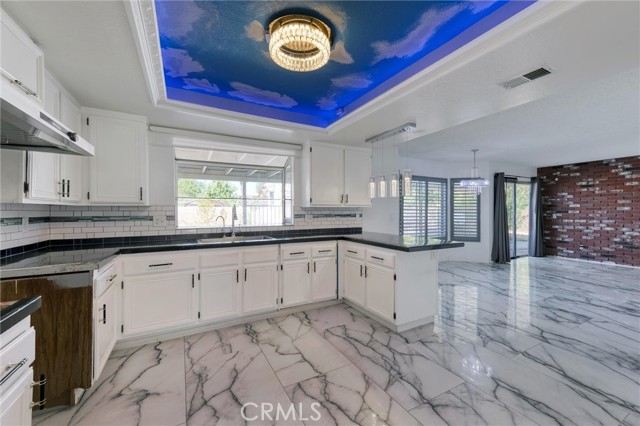 Detail Gallery Image 10 of 64 For 37519 Brighton Ct, Palmdale,  CA 93550 - 4 Beds | 3 Baths