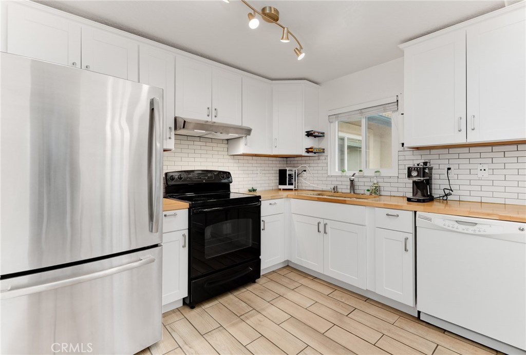 11305 Avenida De Los Lobos - photo 9