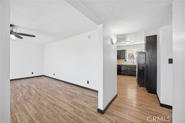 Detail Gallery Image 11 of 45 For 409 Borman Ave, Bakersfield,  CA 93308 - 3 Beds | 2 Baths