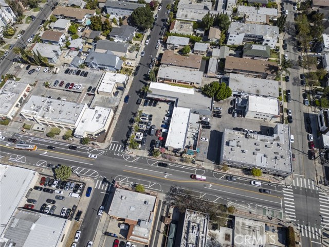 5035 Hollywood Boulevard, Los Feliz CA: https://media.crmls.org/medias/f27e216f-26fa-45a7-8c38-048776fbf69e.jpg