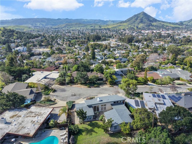 Detail Gallery Image 3 of 37 For 2060 Skylark Ln, San Luis Obispo,  CA 93401 - 3 Beds | 3 Baths