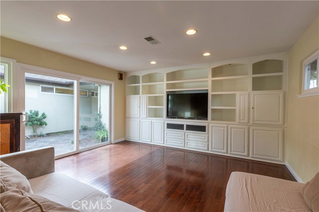 Detail Gallery Image 16 of 48 For 22042 Catalina Cir, Huntington Beach,  CA 92646 - 4 Beds | 2 Baths