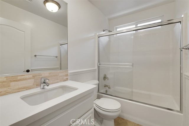 Detail Gallery Image 15 of 18 For 14526 Weddington St #103,  Sherman Oaks,  CA 91411 - 3 Beds | 3 Baths