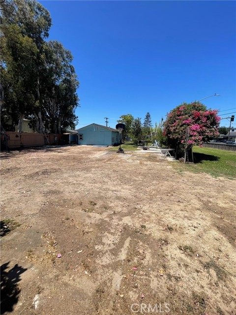 2410 Florida Street, Huntington Beach CA: https://media.crmls.org/medias/f27ef373-4dd8-4802-9a7a-8895d83f0840.jpg