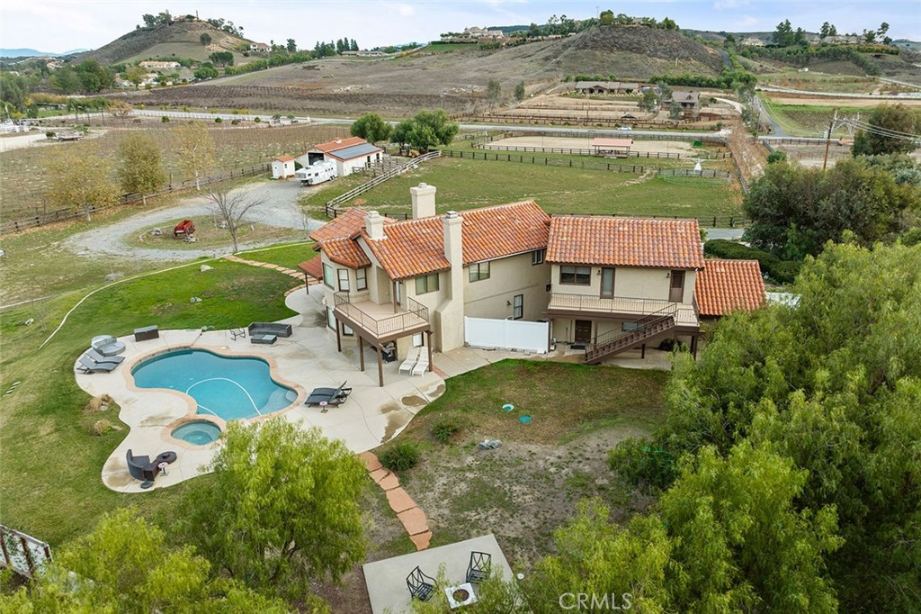 38405 Avenida La Cresta