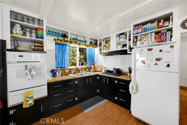 Detail Gallery Image 5 of 30 For 32876 Lone Pine Dr, Running Springs,  CA 92382 - 2 Beds | 1 Baths