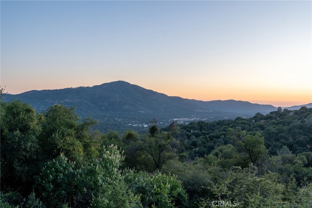 https://media.crmls.org/medias/f27fcdf5-3248-430d-bddc-e9ab9728a934.jpg?preset=X-Large