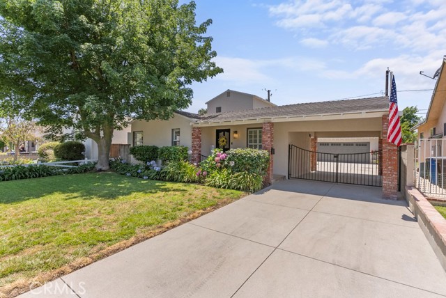 Detail Gallery Image 1 of 69 For 731 N Beachwood Dr, Burbank,  CA 91506 - 3 Beds | 2 Baths