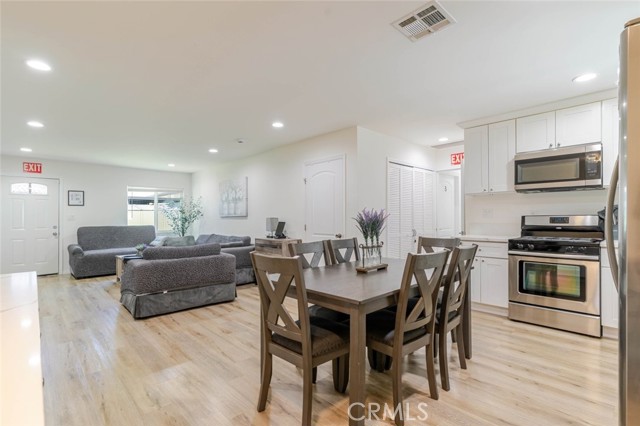 7315 Jamieson Avenue, Reseda CA: https://media.crmls.org/medias/f2811f9b-2c8c-4288-85cb-6a8ff6120e83.jpg