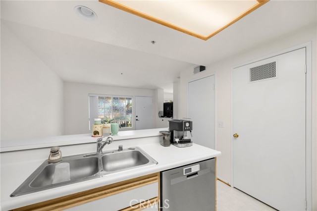 Detail Gallery Image 18 of 28 For 2800 Keller Dr #197,  Tustin,  CA 92782 - 1 Beds | 1 Baths