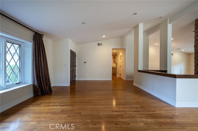 Detail Gallery Image 10 of 46 For 18337 Chatham Ln, Porter Ranch,  CA 91326 - 4 Beds | 2/1 Baths