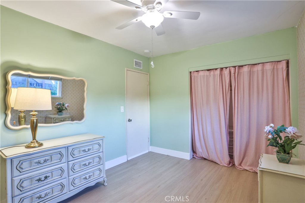 https://media.crmls.org/medias/f2865127-4ae2-4777-a3a3-4d1108dccaf5.jpg?preset=X-Large