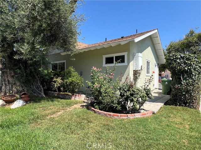 Detail Gallery Image 1 of 11 For 19031 Schoenborn St, Northridge,  CA 91324 - 1 Beds | 1 Baths