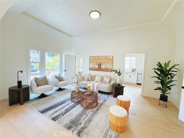 Detail Gallery Image 3 of 5 For 8633 Cimarron St, Los Angeles,  CA 90047 - 4 Beds | 3 Baths