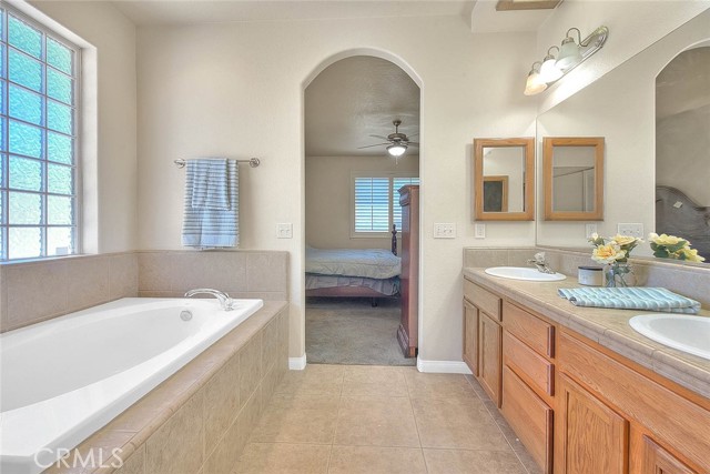 15095 Douglas Street, Apple Valley CA: https://media.crmls.org/medias/f2874c8e-f7e1-496e-927d-274a7f31f91c.jpg