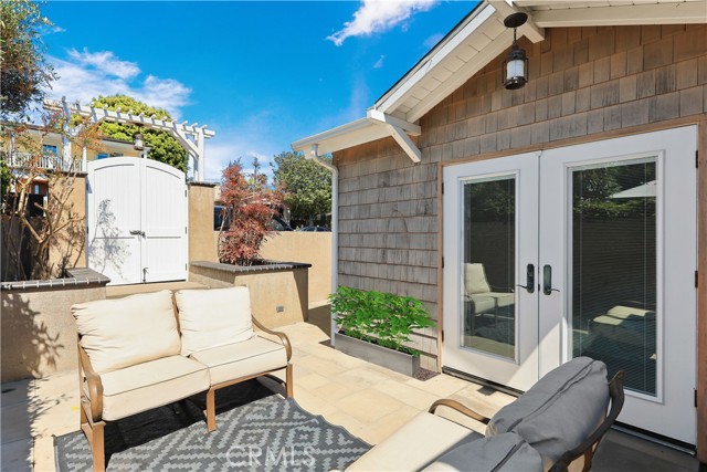 1029 Glenneyre Street, Laguna Beach CA: https://media.crmls.org/medias/f2874e25-4c47-4be7-be8f-499d02bade6c.jpg