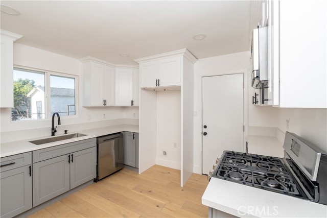 Detail Gallery Image 5 of 13 For 3125 Cedar Ave, Lynwood,  CA 90262 - 3 Beds | 1 Baths