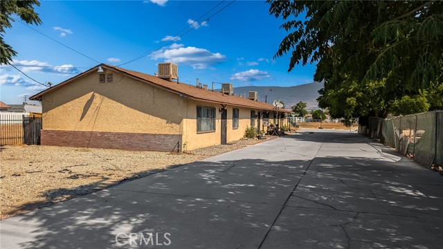 26196 Cypress Street, Highland CA: https://media.crmls.org/medias/f2887982-5ac6-4ccb-a37c-47ffa8355c03.jpg