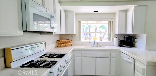 Detail Gallery Image 3 of 12 For 2106 S Belle, Corona,  CA 92882 - 3 Beds | 2 Baths