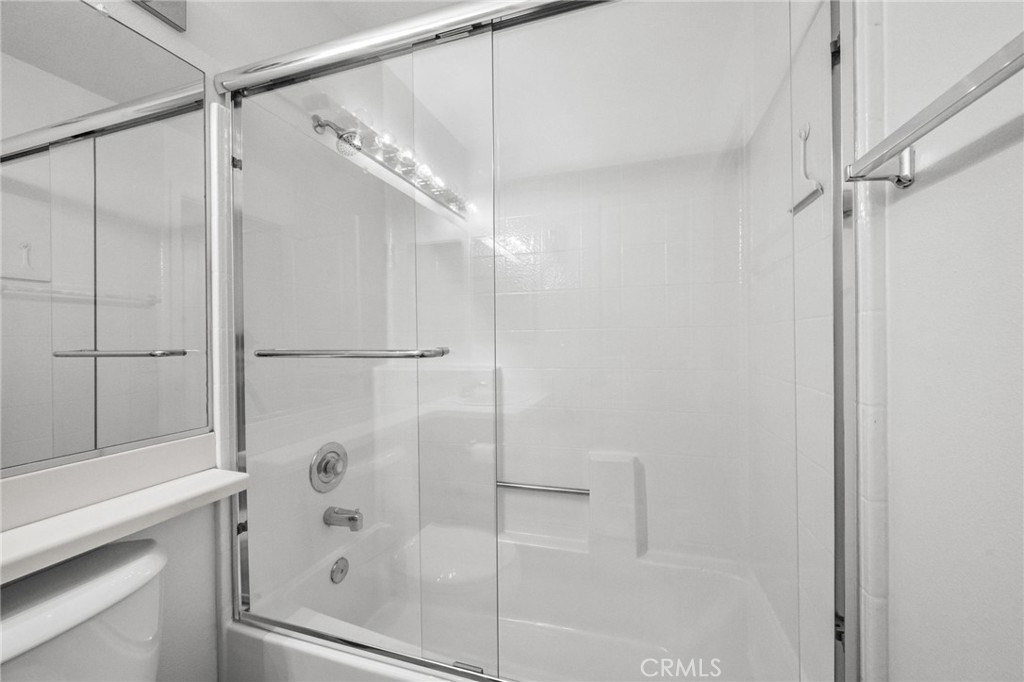 https://media.crmls.org/medias/f2890b8d-0336-4f0c-bc93-e42444f58ead.jpg?preset=X-Large