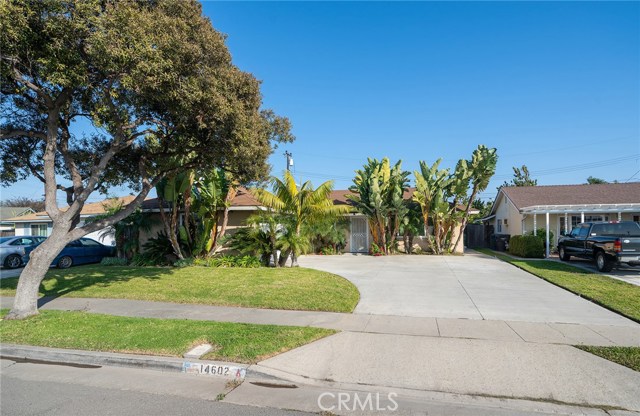 14602 Chalet Ln, Huntington Beach, CA 92647