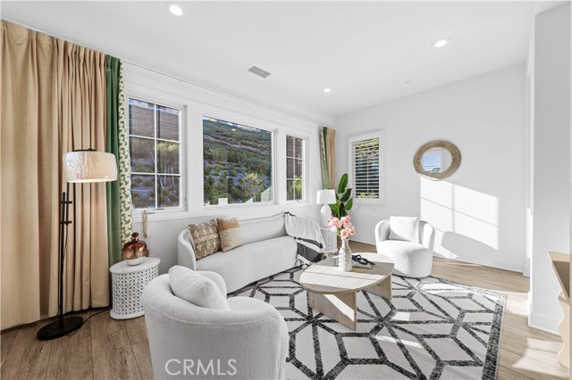 111 great oak, Irvine CA: https://media.crmls.org/medias/f28a745f-4e02-4251-9ba9-111425dd1935.jpg