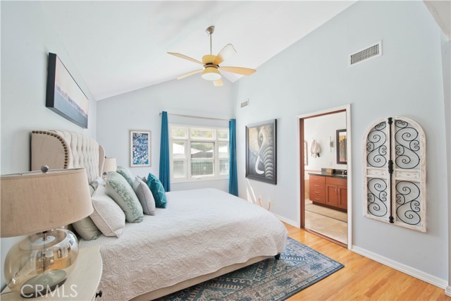 13964 Peach Grove Street, Sherman Oaks CA: https://media.crmls.org/medias/f28b503b-1a30-48d5-9dfc-84892d0f4294.jpg