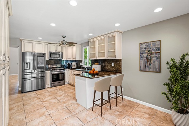 Detail Gallery Image 16 of 35 For 21 Summerwalk Ct, Newport Beach,  CA 92663 - 2 Beds | 2 Baths