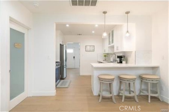 5840 White Oak Avenue, Encino CA: https://media.crmls.org/medias/f28be518-2b21-4ef8-8541-b0e92aa0b3fd.jpg