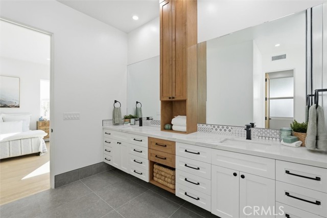 Detail Gallery Image 40 of 45 For 617 N Irena Ave #B,  Redondo Beach,  CA 90277 - 4 Beds | 3/1 Baths