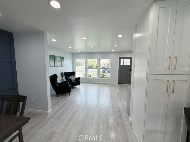 Detail Gallery Image 5 of 24 For 11243 Mclennan, Granada Hills,  CA 91344 - 3 Beds | 3 Baths