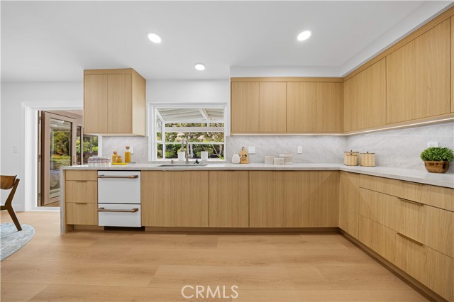21721 Rushford Drive, Lake Forest CA: https://media.crmls.org/medias/f28db8ec-032a-45b1-b4a6-6ce5a031cf73.jpg