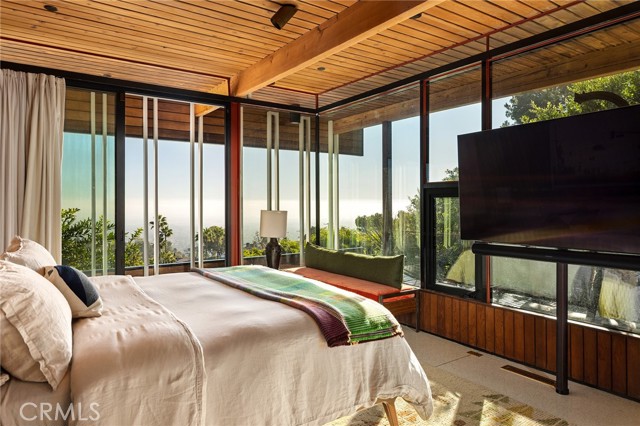 Detail Gallery Image 17 of 32 For 1515 N Tigertail, Los Angeles,  CA 90049 - 3 Beds | 2/1 Baths