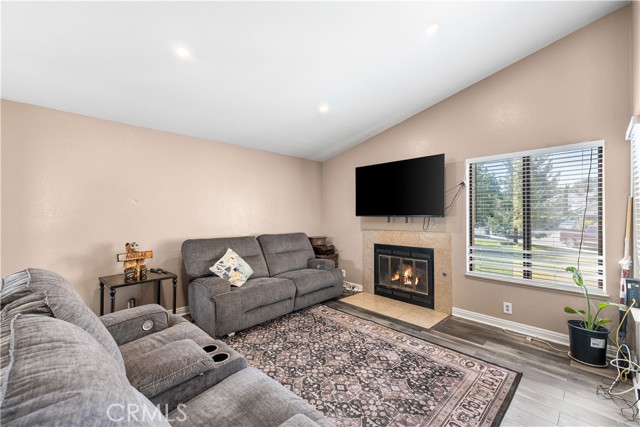 Detail Gallery Image 4 of 26 For 4846 Karling Pl, Palmdale,  CA 93552 - 3 Beds | 2 Baths