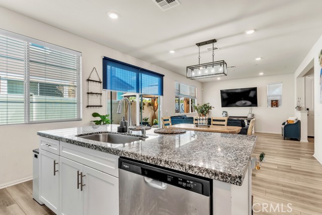 Detail Gallery Image 15 of 46 For 28175 Ashtree St, Temecula,  CA 92591 - 3 Beds | 2/1 Baths