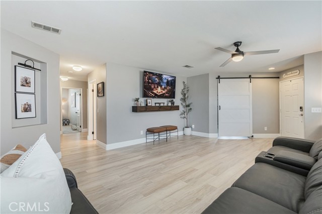 23470 Badger Creek Lane, Menifee CA: https://media.crmls.org/medias/f2900084-79c0-4c18-8554-81cf542d111c.jpg