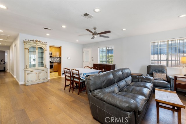 11905 Freeman, Hawthorne CA: https://media.crmls.org/medias/f2907af2-823d-4b19-bf22-3b36f7886f6f.jpg