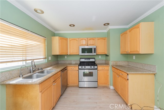 Detail Gallery Image 7 of 30 For 11055 Slater Ave, Fountain Valley,  CA 92708 - 3 Beds | 3/1 Baths