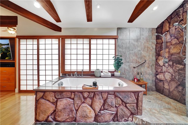 4532 Del Moreno Drive, Woodland Hills CA: https://media.crmls.org/medias/f2909274-f642-4c38-a1a0-582a20366246.jpg