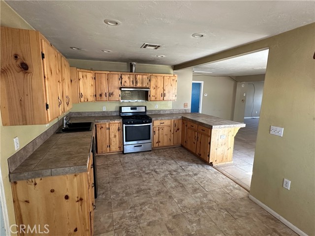 Detail Gallery Image 6 of 16 For 12636 Lincoln Rd, Lucerne Valley,  CA 92356 - 3 Beds | 2 Baths