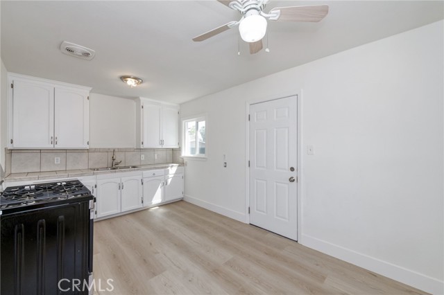 Detail Gallery Image 9 of 20 For 2461 S Poppy Ave, Fresno,  CA 93706 - 2 Beds | 1 Baths