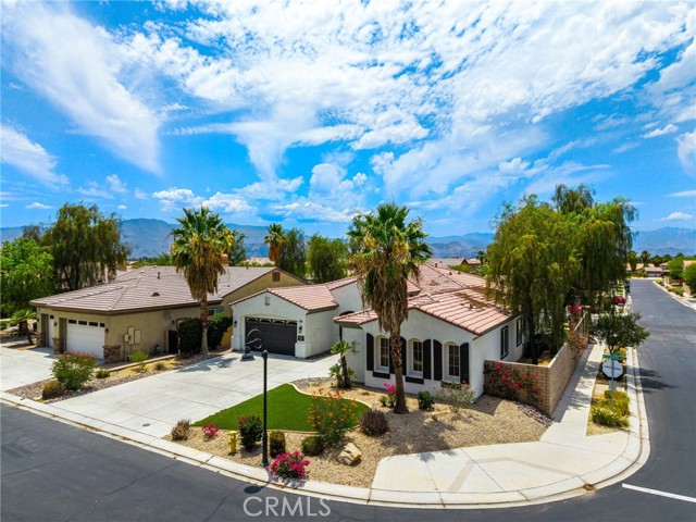 43875 Spiaggia Place, Indio CA: https://media.crmls.org/medias/f292edeb-90b5-4314-a910-8fcfa753c80e.jpg